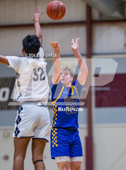 Thumbnail 2 in Alamo Heights vs. Holy Cross photogallery.