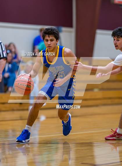 Thumbnail 3 in Alamo Heights vs. Holy Cross photogallery.