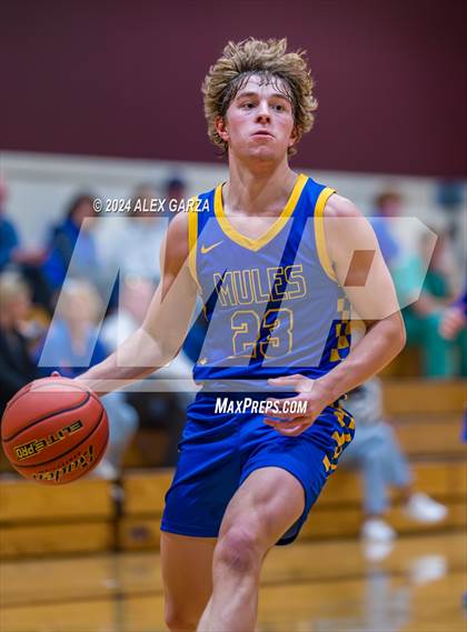 Thumbnail 3 in Alamo Heights vs. Holy Cross photogallery.