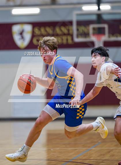 Thumbnail 3 in Alamo Heights vs. Holy Cross photogallery.