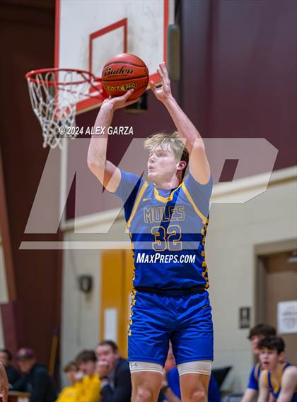 Thumbnail 2 in Alamo Heights vs. Holy Cross photogallery.