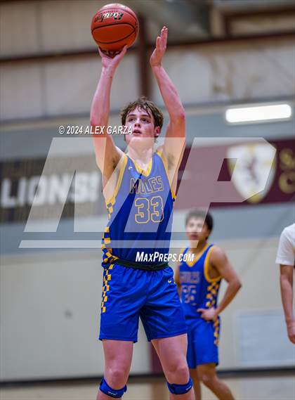 Thumbnail 3 in Alamo Heights vs. Holy Cross photogallery.