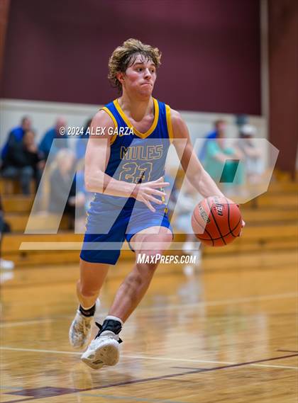 Thumbnail 3 in Alamo Heights vs. Holy Cross photogallery.