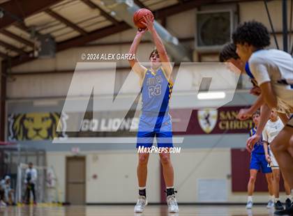 Thumbnail 2 in Alamo Heights vs. Holy Cross photogallery.
