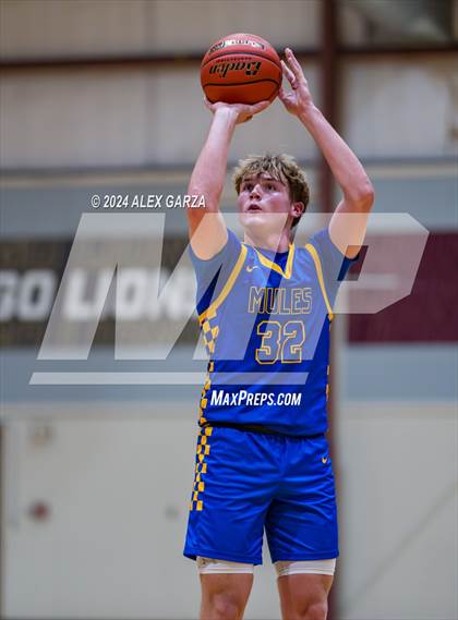 Thumbnail 2 in Alamo Heights vs. Holy Cross photogallery.