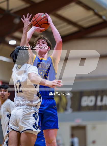 Thumbnail 1 in Alamo Heights vs. Holy Cross photogallery.