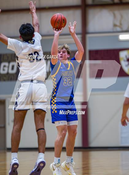 Thumbnail 1 in Alamo Heights vs. Holy Cross photogallery.
