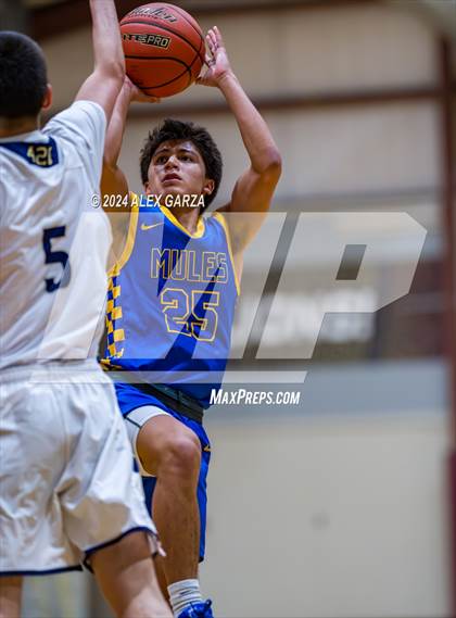 Thumbnail 2 in Alamo Heights vs. Holy Cross photogallery.