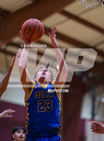 Thumbnail 1 in Alamo Heights vs. Holy Cross photogallery.