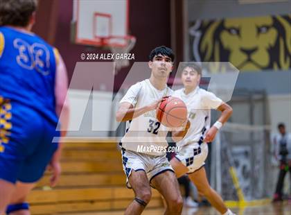 Thumbnail 1 in Alamo Heights vs. Holy Cross photogallery.