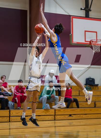 Thumbnail 1 in Alamo Heights vs. Holy Cross photogallery.