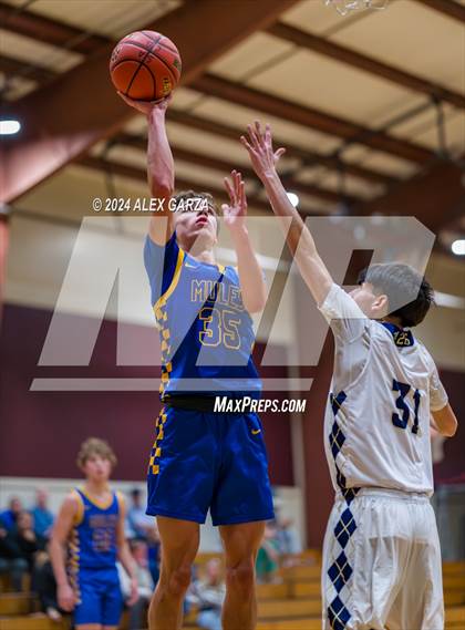 Thumbnail 2 in Alamo Heights vs. Holy Cross photogallery.