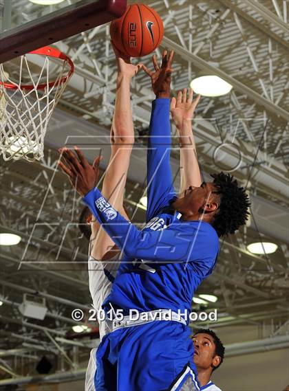 Thumbnail 2 in Bishop Gorman vs. Capital Christian (MaxPreps Holiday Classic) photogallery.