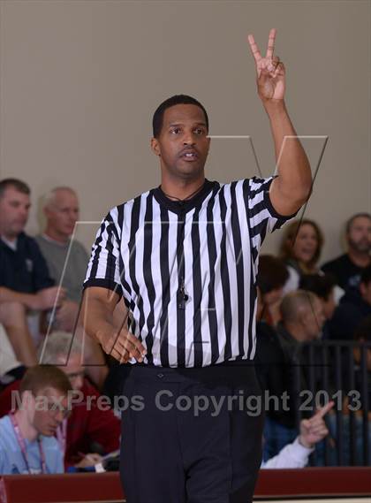 Thumbnail 1 in JSerra Catholic vs. Sunnyslope (MaxPreps Holiday Classic) photogallery.