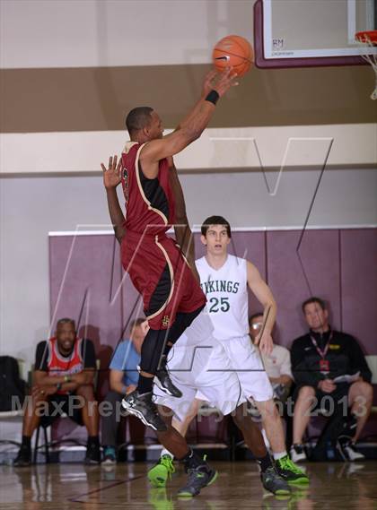 Thumbnail 1 in JSerra Catholic vs. Sunnyslope (MaxPreps Holiday Classic) photogallery.