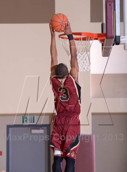 Thumbnail 2 in JSerra Catholic vs. Sunnyslope (MaxPreps Holiday Classic) photogallery.