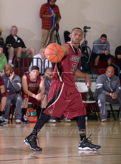Thumbnail 3 in JSerra Catholic vs. Sunnyslope (MaxPreps Holiday Classic) photogallery.