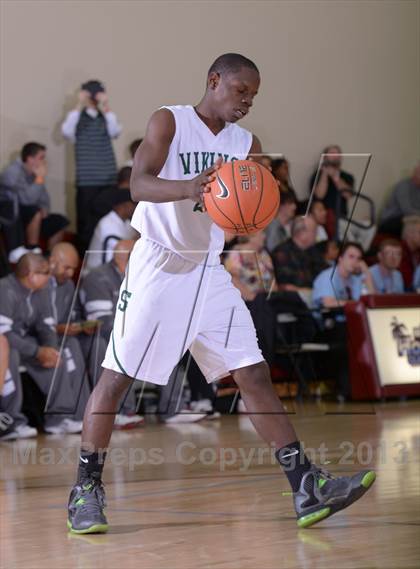 Thumbnail 3 in JSerra Catholic vs. Sunnyslope (MaxPreps Holiday Classic) photogallery.