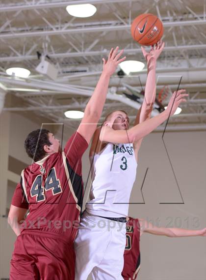 Thumbnail 3 in JSerra Catholic vs. Sunnyslope (MaxPreps Holiday Classic) photogallery.