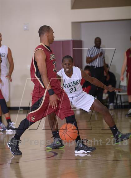 Thumbnail 3 in JSerra Catholic vs. Sunnyslope (MaxPreps Holiday Classic) photogallery.