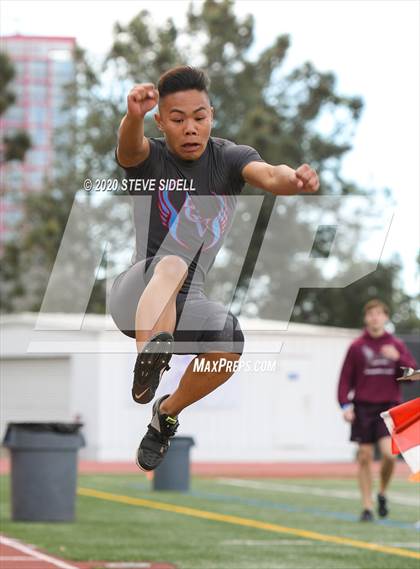 Thumbnail 2 in 5th Annual Meb Keflezighi Invitational photogallery.