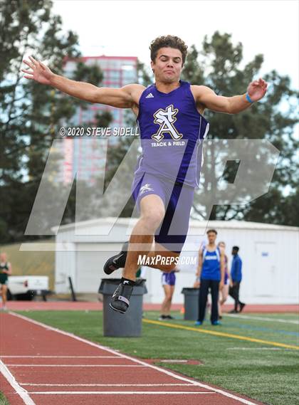 Thumbnail 2 in 5th Annual Meb Keflezighi Invitational photogallery.