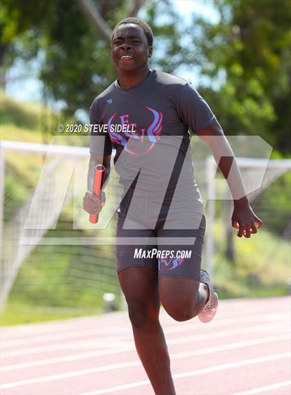 Thumbnail 3 in 5th Annual Meb Keflezighi Invitational photogallery.