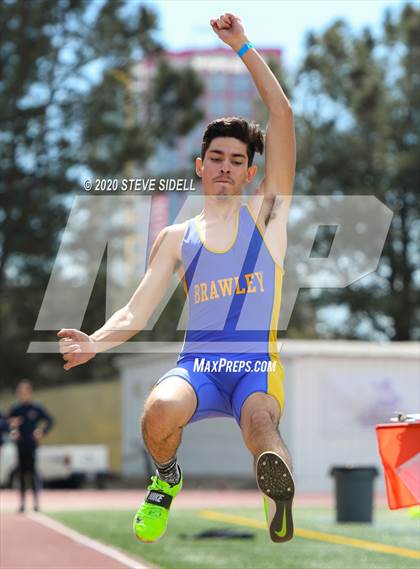 Thumbnail 2 in 5th Annual Meb Keflezighi Invitational photogallery.