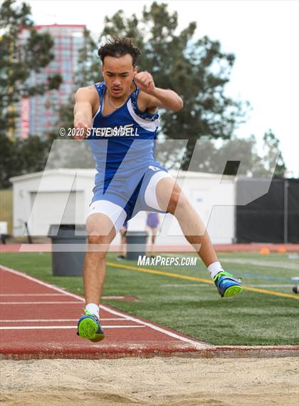 Thumbnail 1 in 5th Annual Meb Keflezighi Invitational photogallery.