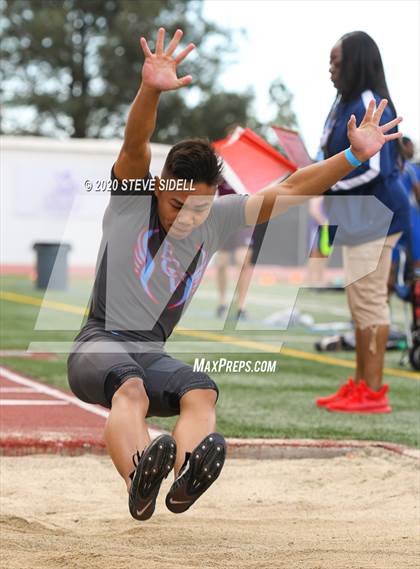 Thumbnail 3 in 5th Annual Meb Keflezighi Invitational photogallery.