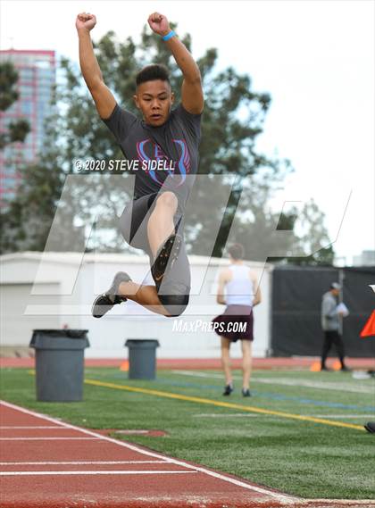 Thumbnail 3 in 5th Annual Meb Keflezighi Invitational photogallery.