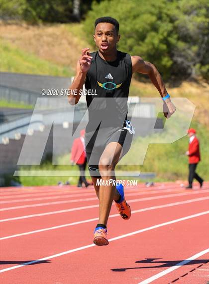 Thumbnail 2 in 5th Annual Meb Keflezighi Invitational photogallery.