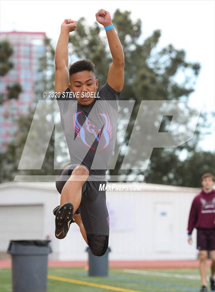 Thumbnail 1 in 5th Annual Meb Keflezighi Invitational photogallery.
