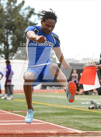 Thumbnail 2 in 5th Annual Meb Keflezighi Invitational photogallery.
