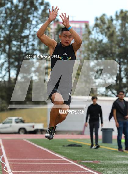 Thumbnail 3 in 5th Annual Meb Keflezighi Invitational photogallery.