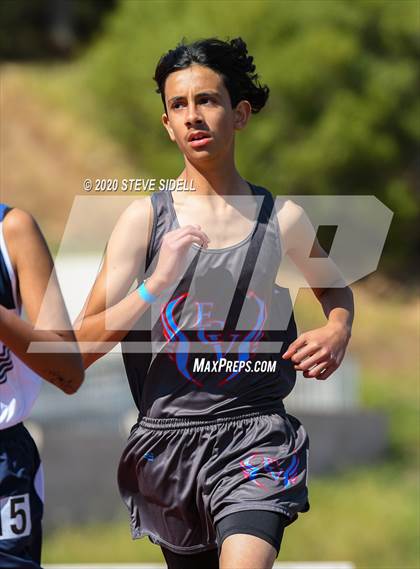 Thumbnail 1 in 5th Annual Meb Keflezighi Invitational photogallery.