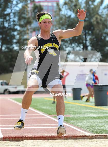 Thumbnail 2 in 5th Annual Meb Keflezighi Invitational photogallery.