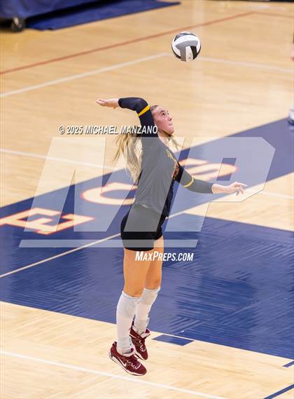 Thumbnail 3 in Torrey Pines vs. Cathedral Catholic (CIF SDS Open Division Championship) photogallery.