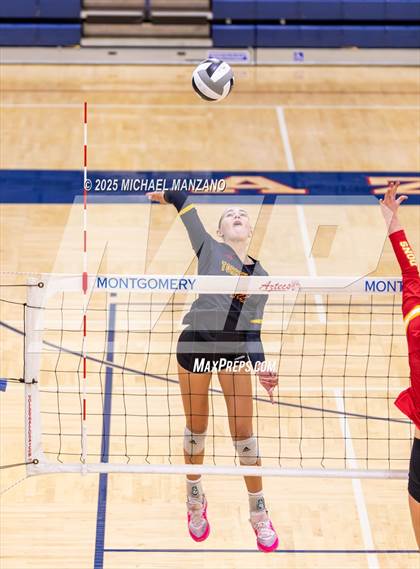 Thumbnail 2 in Torrey Pines vs. Cathedral Catholic (CIF SDS Open Division Championship) photogallery.