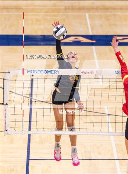 Thumbnail 3 in Torrey Pines vs. Cathedral Catholic (CIF SDS Open Division Championship) photogallery.