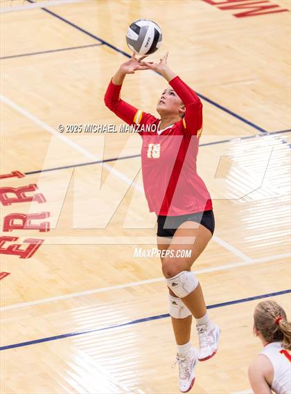 Thumbnail 3 in Torrey Pines vs. Cathedral Catholic (CIF SDS Open Division Championship) photogallery.