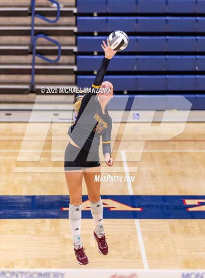 Thumbnail 2 in Torrey Pines vs. Cathedral Catholic (CIF SDS Open Division Championship) photogallery.