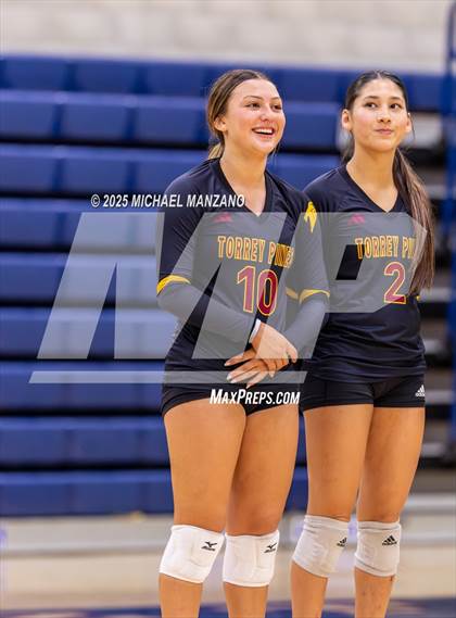 Thumbnail 2 in Torrey Pines vs. Cathedral Catholic (CIF SDS Open Division Championship) photogallery.