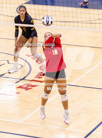 Thumbnail 3 in Torrey Pines vs. Cathedral Catholic (CIF SDS Open Division Championship) photogallery.