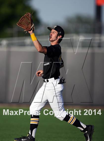 Thumbnail 3 in Flower Mound vs. Mansfield (UIL 5A Regional Quarterfinal Playoff) photogallery.