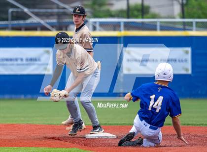 Thumbnail 3 in St. Charles Catholic vs. Leesville (LHSAA Oschner Regional Division-II Select) photogallery.