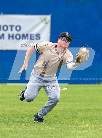 Thumbnail 3 in St. Charles Catholic vs. Leesville (LHSAA Oschner Regional Division-II Select) photogallery.