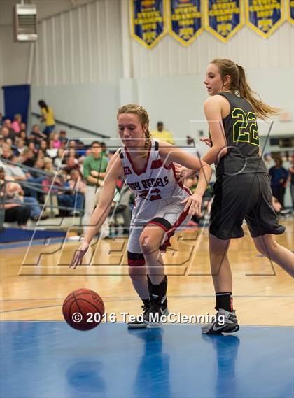 Thumbnail 2 in Wonderview vs Sacred Heart (AAA 1A District Playoff) photogallery.