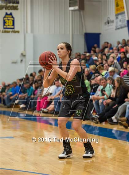 Thumbnail 3 in Wonderview vs Sacred Heart (AAA 1A District Playoff) photogallery.