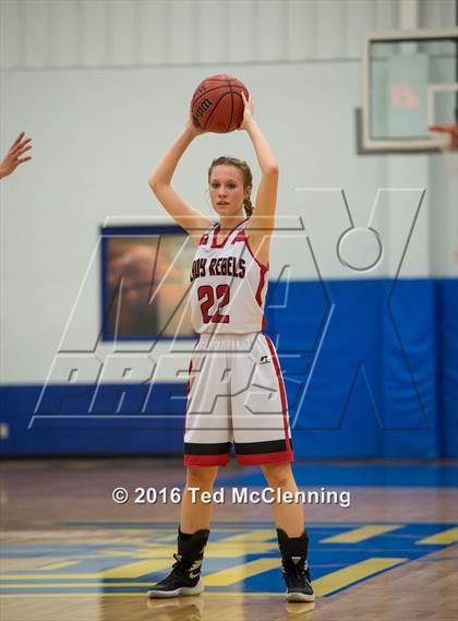 Thumbnail 3 in Wonderview vs Sacred Heart (AAA 1A District Playoff) photogallery.